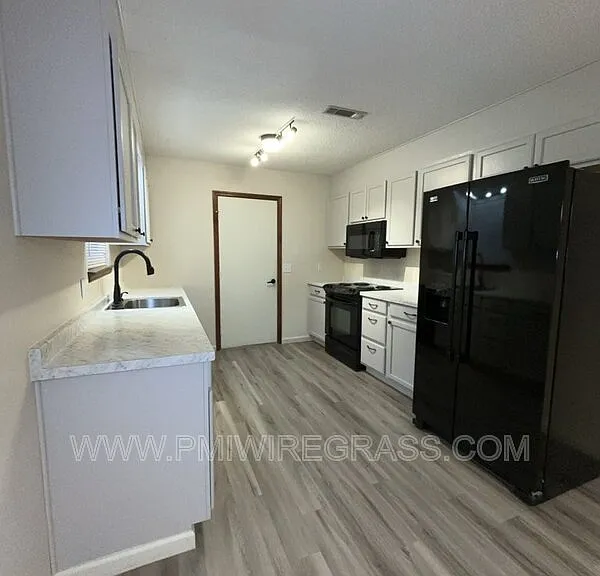 214 Brookside Ln — Photo 10