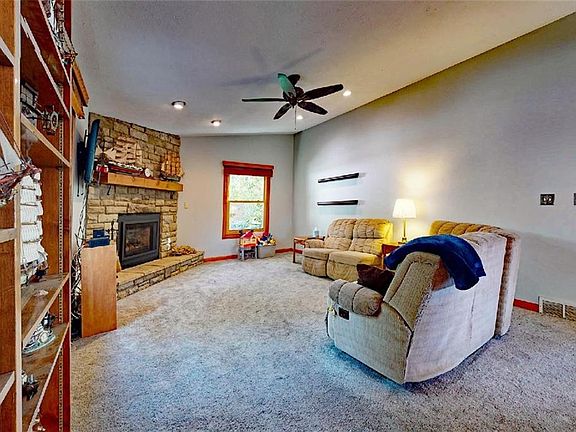 5th image of 1566 Hawthorne Dr