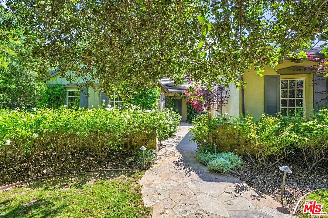 5 bed, 6.0 bath, 5746 sqft, $15,650 — Photo 3