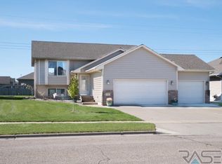 7601 W Stoney Creek St, Sioux Falls, SD 57106