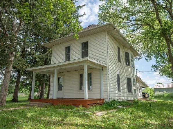 611 Maple St, Dexter, IA 50070