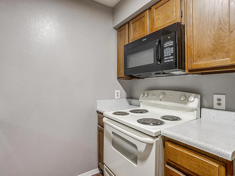River Ranch Apartments — Photo 8