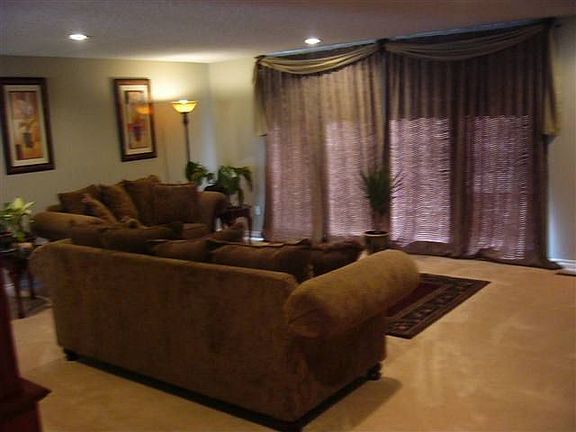 5th image of 319 E Shiloh Hills Dr