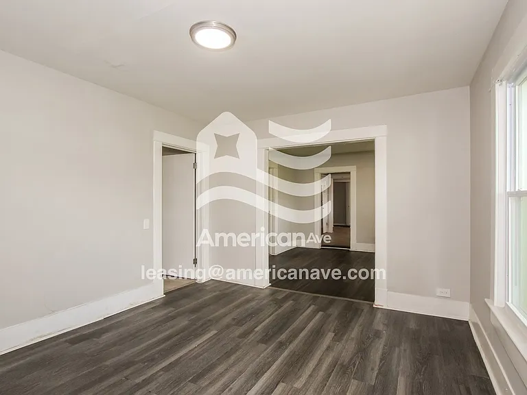 1021731_003_living_room_3.jpg