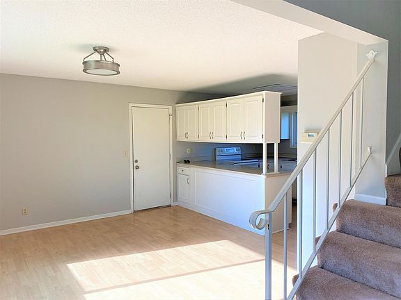 3rd image of 3241 Canterbury Dr