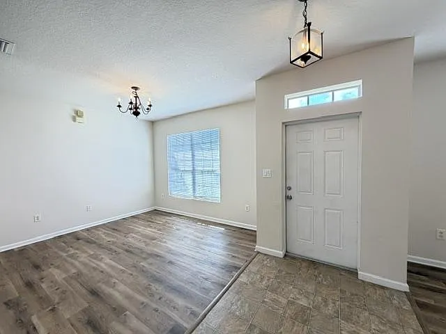 4880 Greenhill St — Photo 2