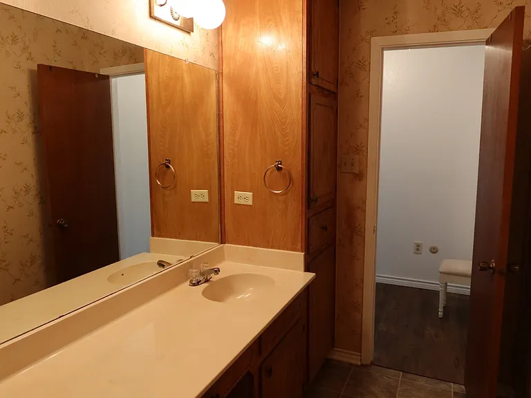 101 Travis Ln — Photo 8