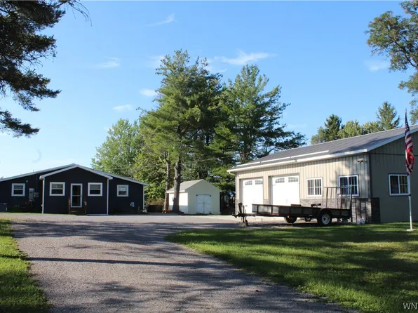 41 S Shore Dr, Alden, NY 14004