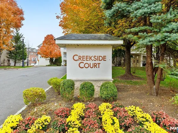 43 Creekside Ct, Secaucus, NJ 07094