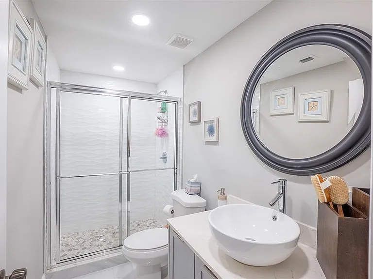 244 Lexington Dr — Photo 4