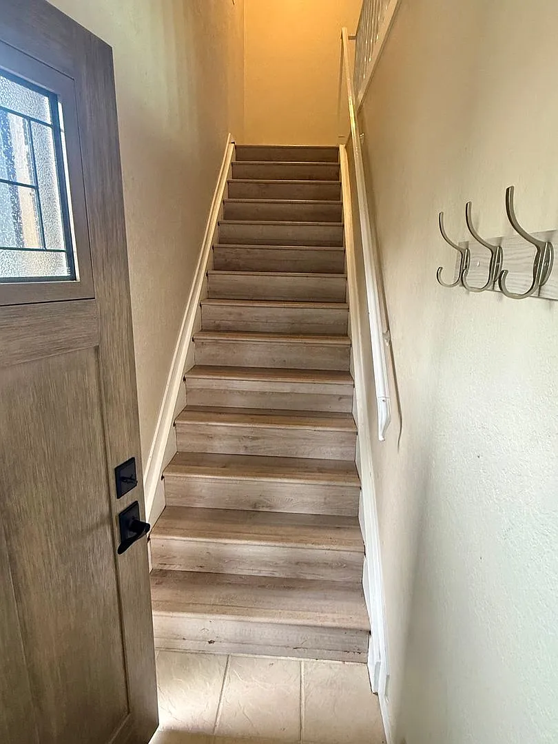 Charming 2BR Townhome w/ Attached Garage in Prime Lakewood Location! — Photo 3