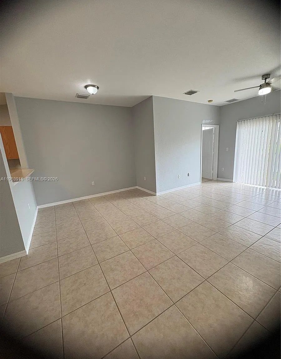 3 bed, 1150 sqft, $2,400 — Photo 2