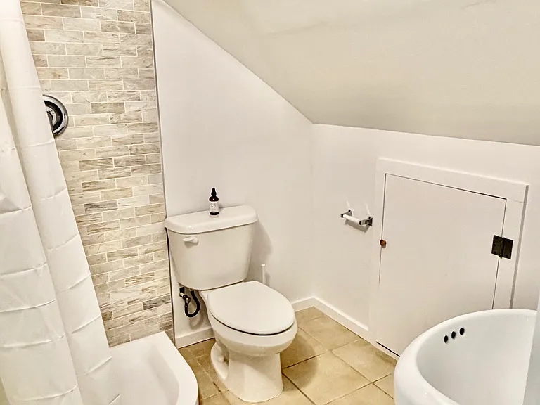 622 Canfield Ln — Photo 11
