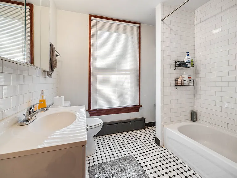 711 Emerson St #1 — Photo 6