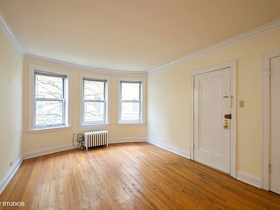 3rd image of 4437 N Wolcott Ave