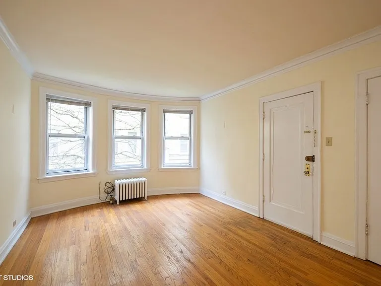 4437 N Wolcott Ave — Photo 3