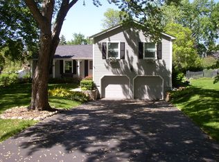 27W252 Oakwood St, Winfield, IL 60190