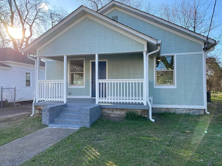 1053 N Orchard Knob Ave — Photo 2