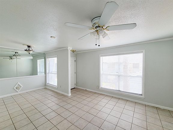 3rd image of 6202 Skyline Dr APT 32