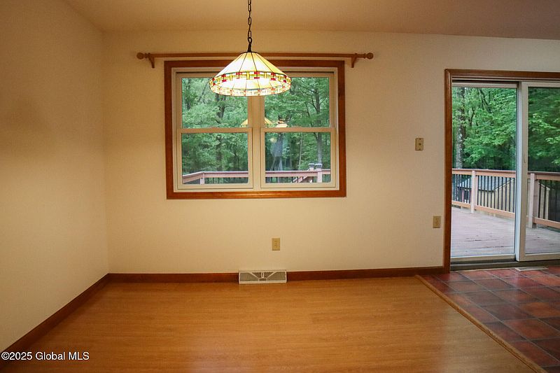 4th image of 10 Casino Drive