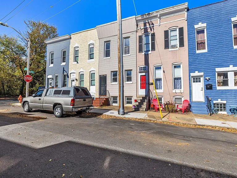 450 W 23rd St — Photo 1