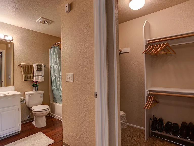 Commons at Dawson Creek Apartments — Photo 16