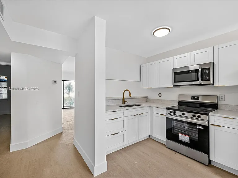 4198 Lakeside Dr #4198 — Photo 5