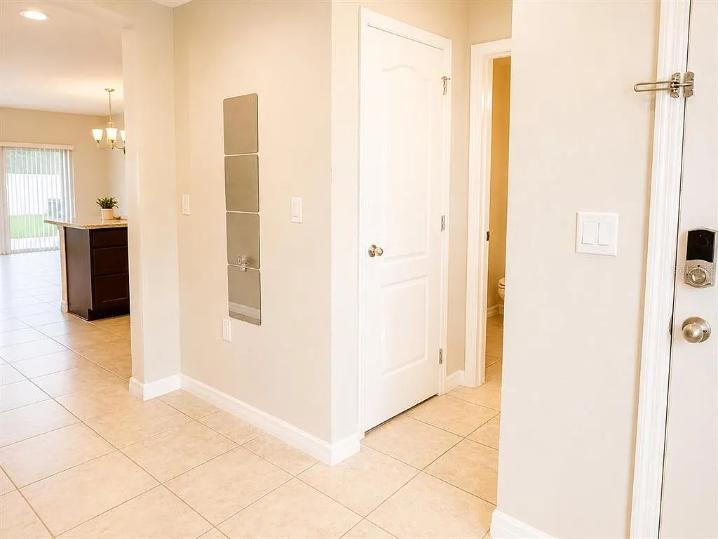 3 bed, 2.5 bath, 1762 sqft, $2,350 — Photo 4