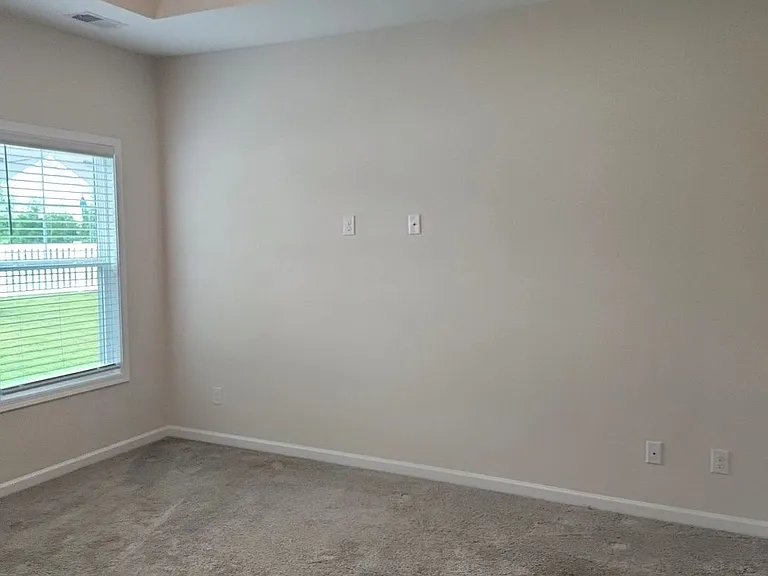 497 Hillsborough Dr — Photo 15
