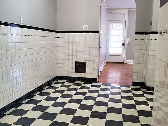 3rd image of 4017 Hydraulic Ave #1F
