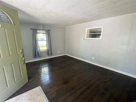 5th image of 912 S Walnut St