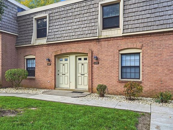 2nd image of 640 Carriage Cir