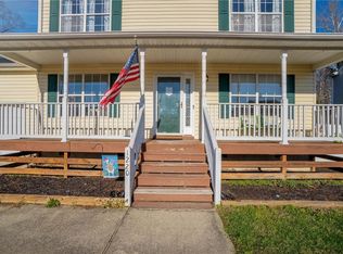 1220 Woods Edge Cir, Suffolk, VA 23434