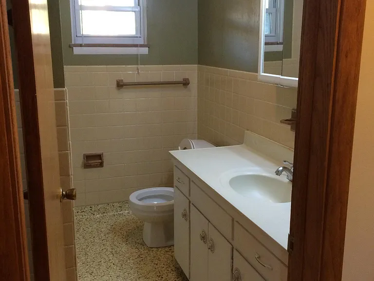 247 Schrop Ave — Photo 10