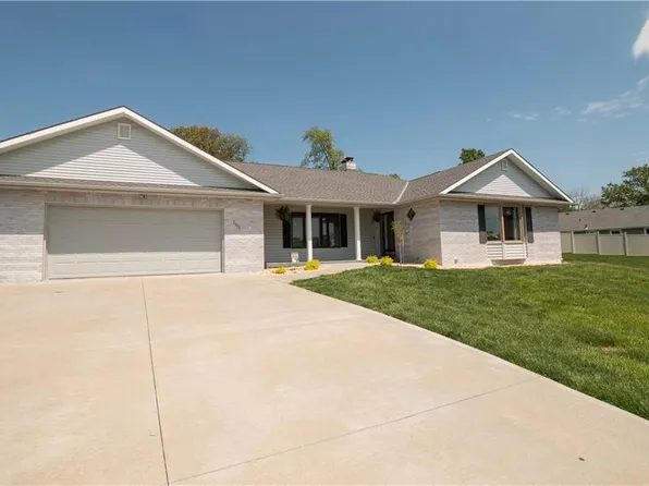 2801 Coop Dr, Saint Joseph, MO 64506