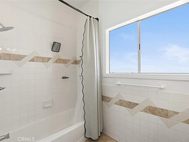 337 La Verne Ave — Photo 8