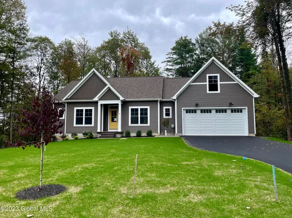 5 Burnham Road, Wilton, NY 12831