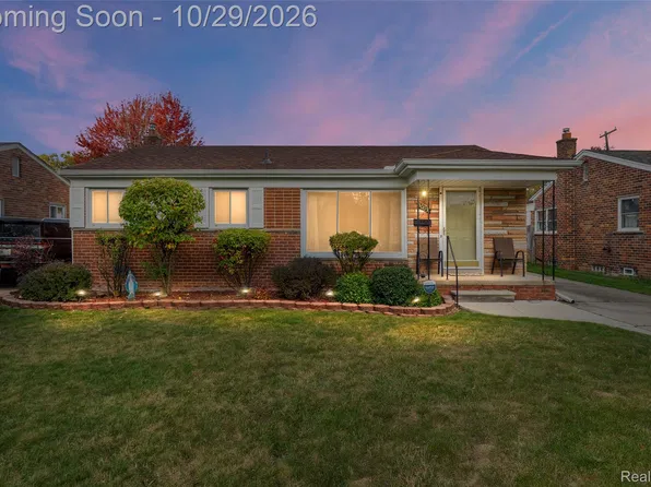 30031 Rosebriar St, Saint Clair Shores, MI 48082