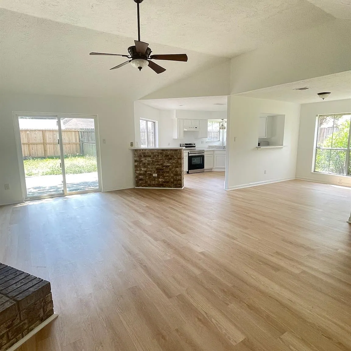 3 bed, 2.0 bath, 1431 sqft, $2,200 — Photo 1