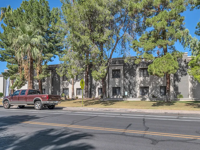 81 W Maryland Ave — Photo 32