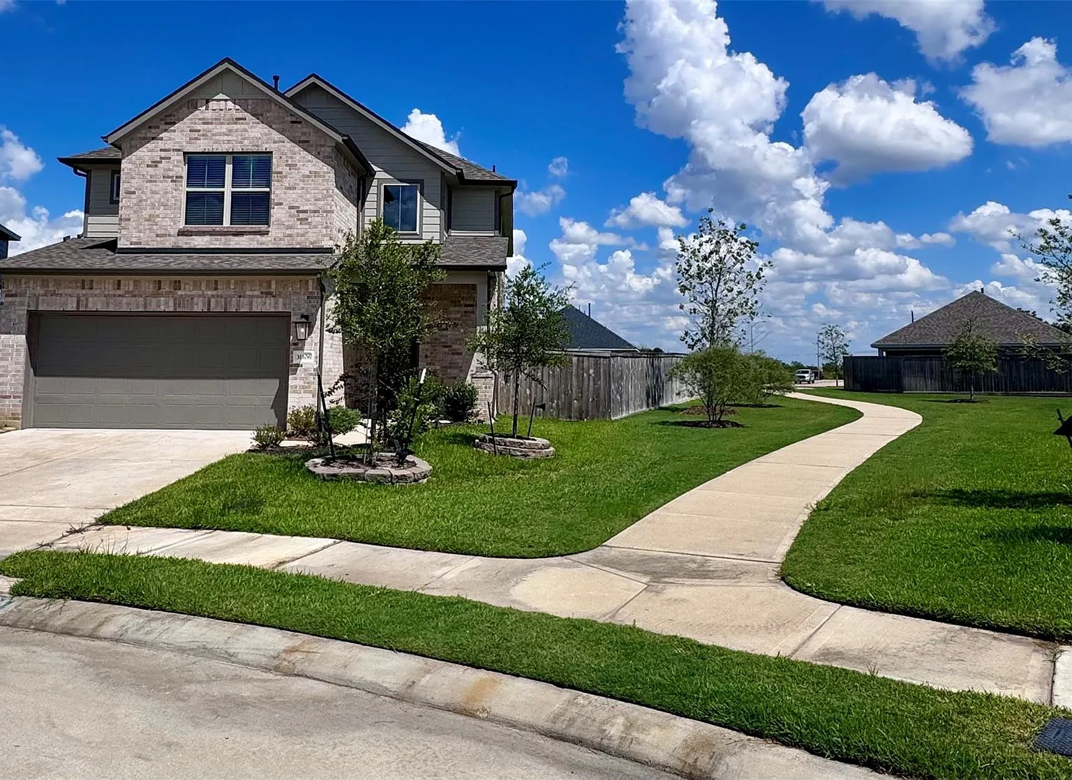 4 bed, 2.5 bath, 2452 sqft, $2,800 — Photo 4