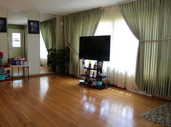 2nd image of 2622 Woodworth Pl