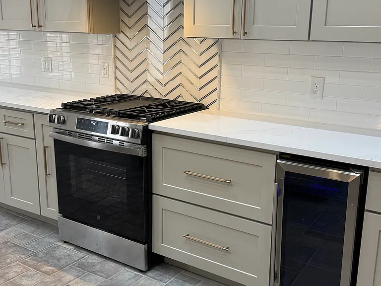 Slide in range, gas stovetop, wine fridge