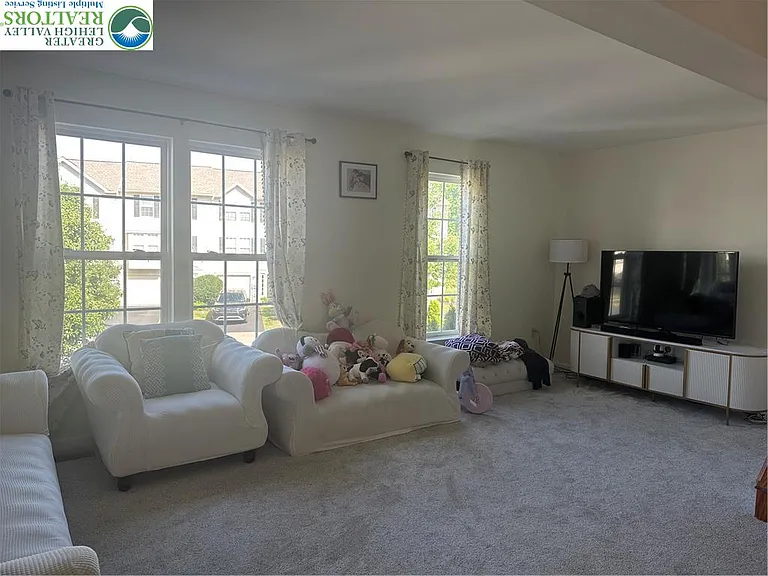 1051 Sparrow Way — Photo 16