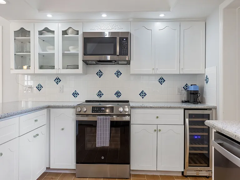 1005 Crescent Beach Rd — Photo 10