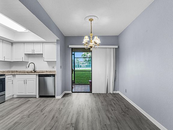 3rd image of 4313 Oak Terrace Drive