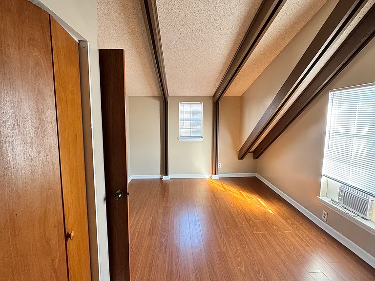 1120 Garfield St — Photo 6