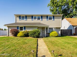 10 Deer St, Hazlet, NJ 07730