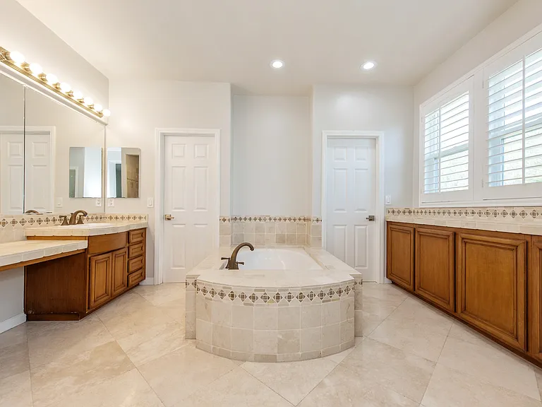 6 Westchester Ct — Photo 28