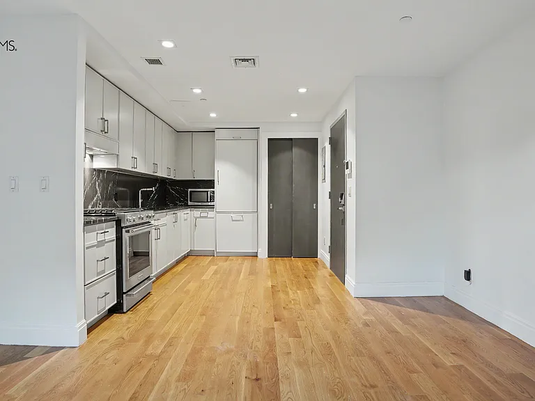 554 4th Ave #3E — Photo 5